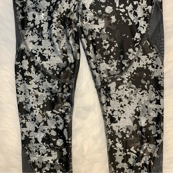 Under Armour Compression Leggings Sz Large - Picture 9 of 10